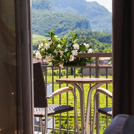 Hotel Continental - Tonelli Hotels Torbole Sul Garda Екстериор снимка