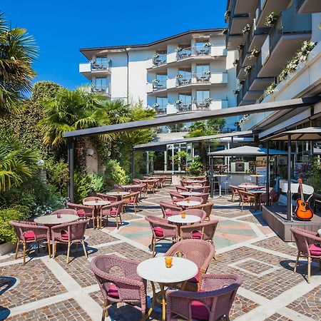 Hotel Continental - Tonelli Hotels Torbole Sul Garda Екстериор снимка