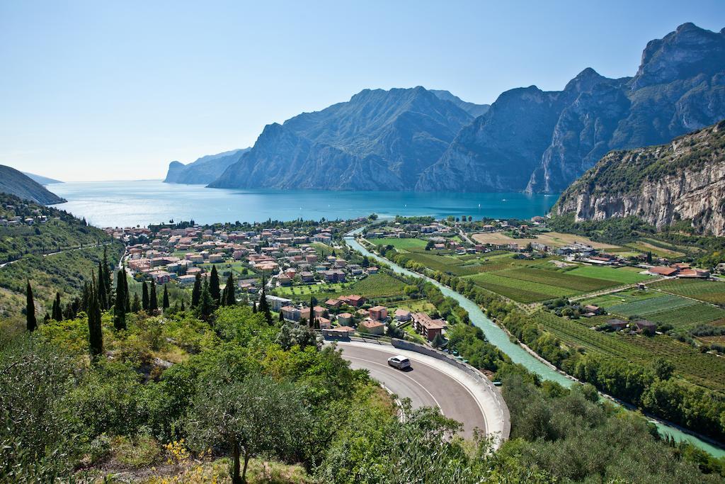 Hotel Continental - Tonelli Hotels Torbole Sul Garda Екстериор снимка